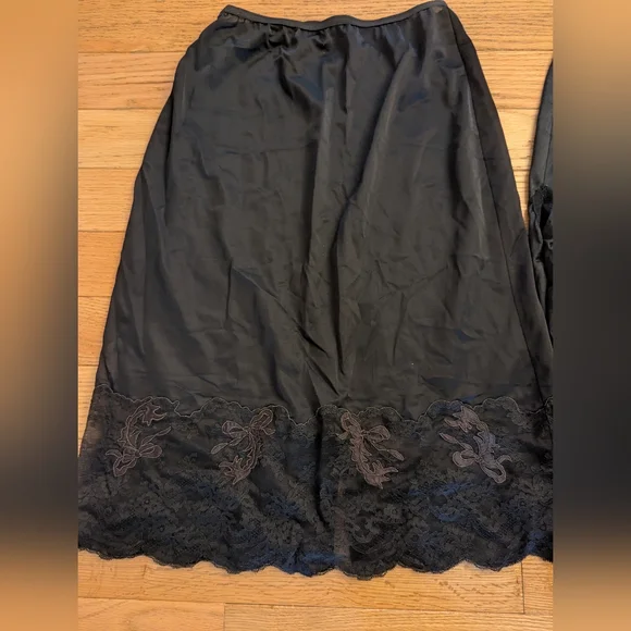 ☃️FLASH SALE☃️Vintage Black Silk Women's Slips And Accessories - Picture 6 of 10